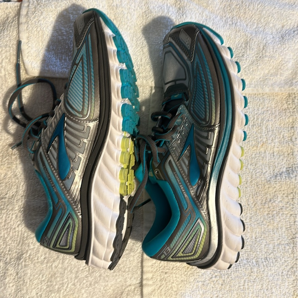 Great Condition, Only Worn Once Inside. Brooks Gl… - image 7